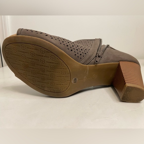 GIANI BERINI Angye Memory Foam Perforated Peep-Toe Booties Grey - Picture 7 of 14